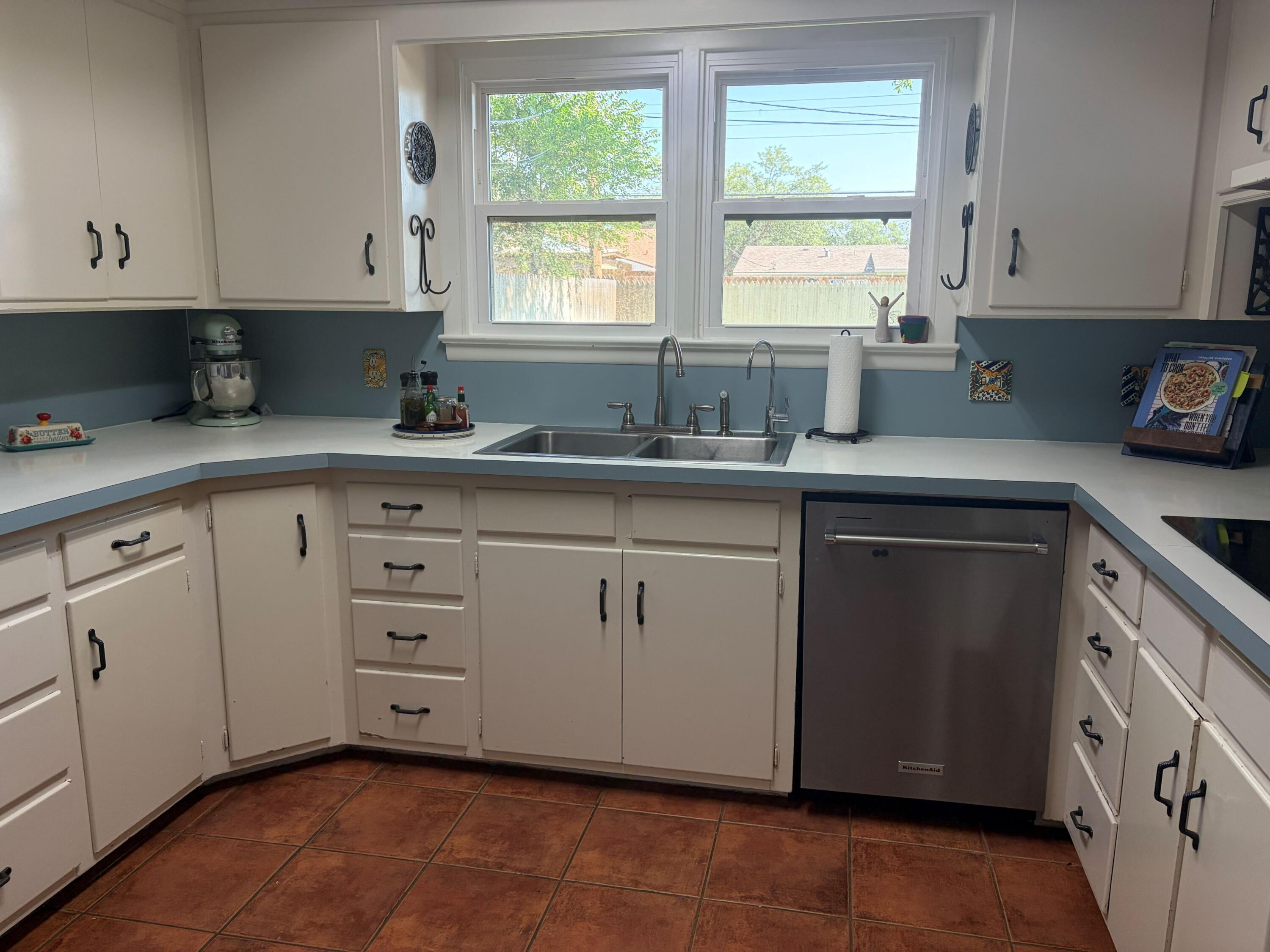 2108 55th Street Lubbock, TX 79412 - Photo 7 of 24 kitchen2