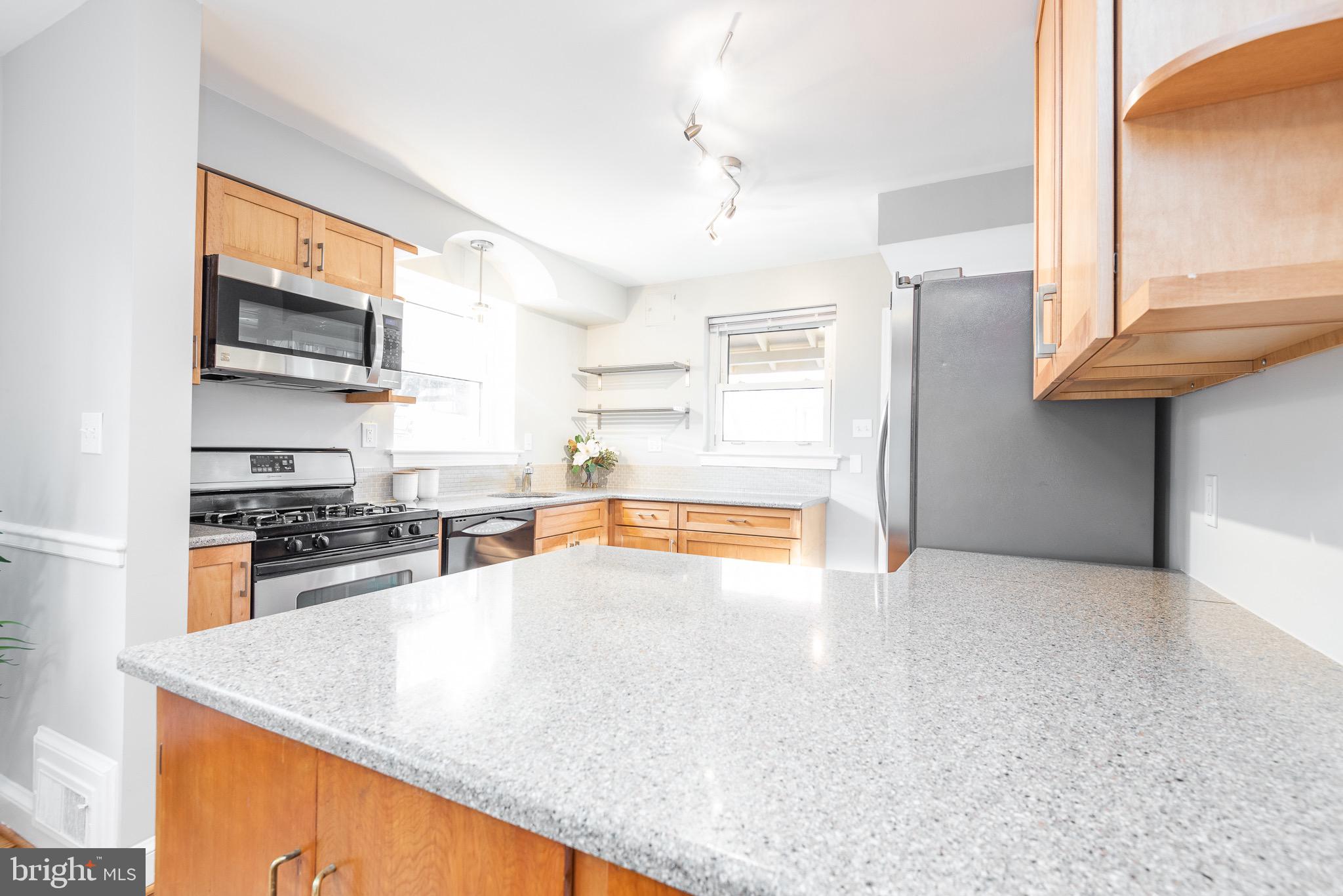 2422 Seminary Road Silver Spring, MD 20910 - Photo 7 of 31