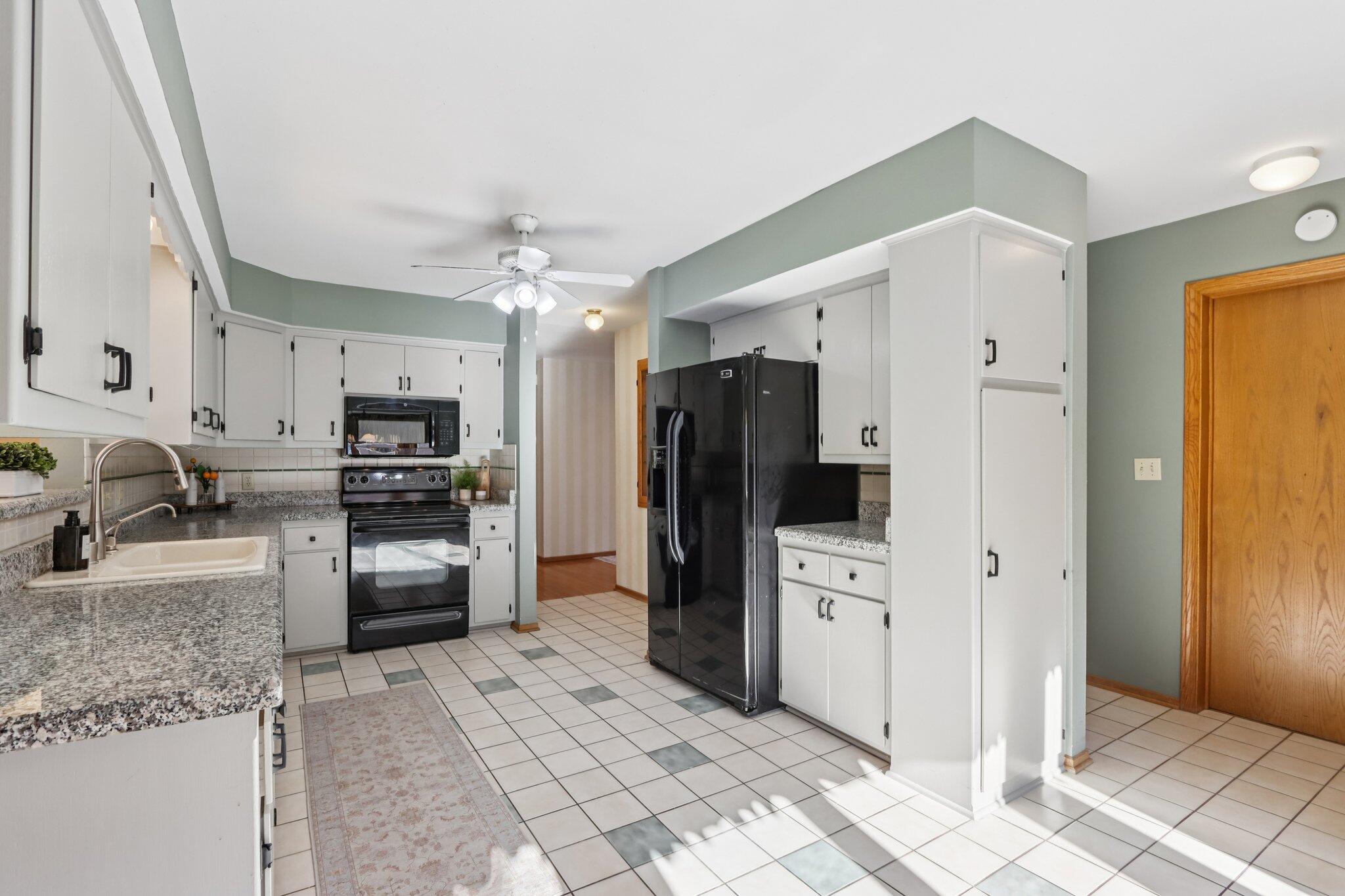 W178-n9743 Riversbend Circle East Germantown, WI 53022 - Photo 9 of 48 Kitchen w/loads of storage