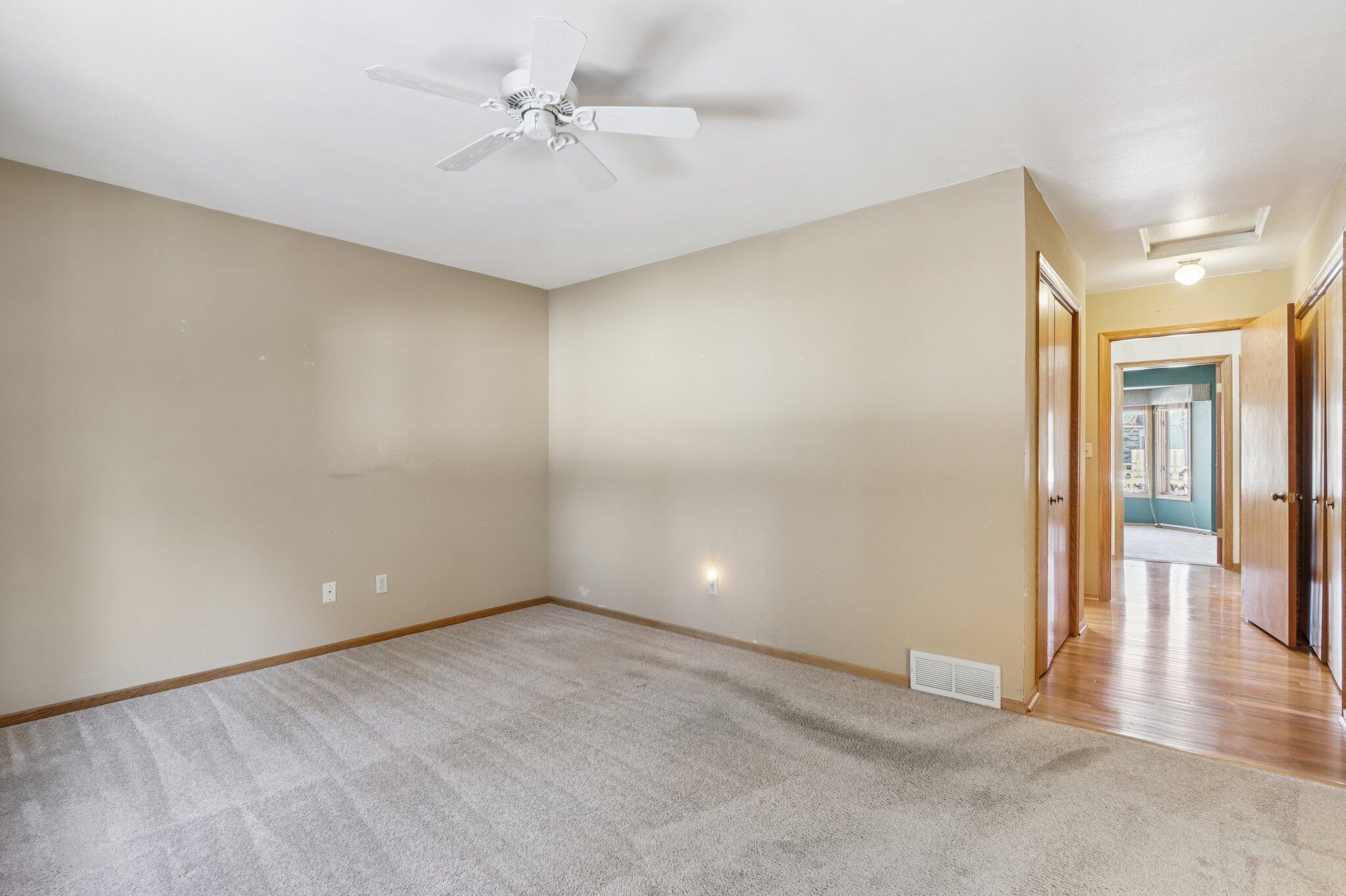 W178-n9743 Riversbend Circle East Germantown, WI 53022 - Photo 20 of 48 Primary Bedroom w/double closets