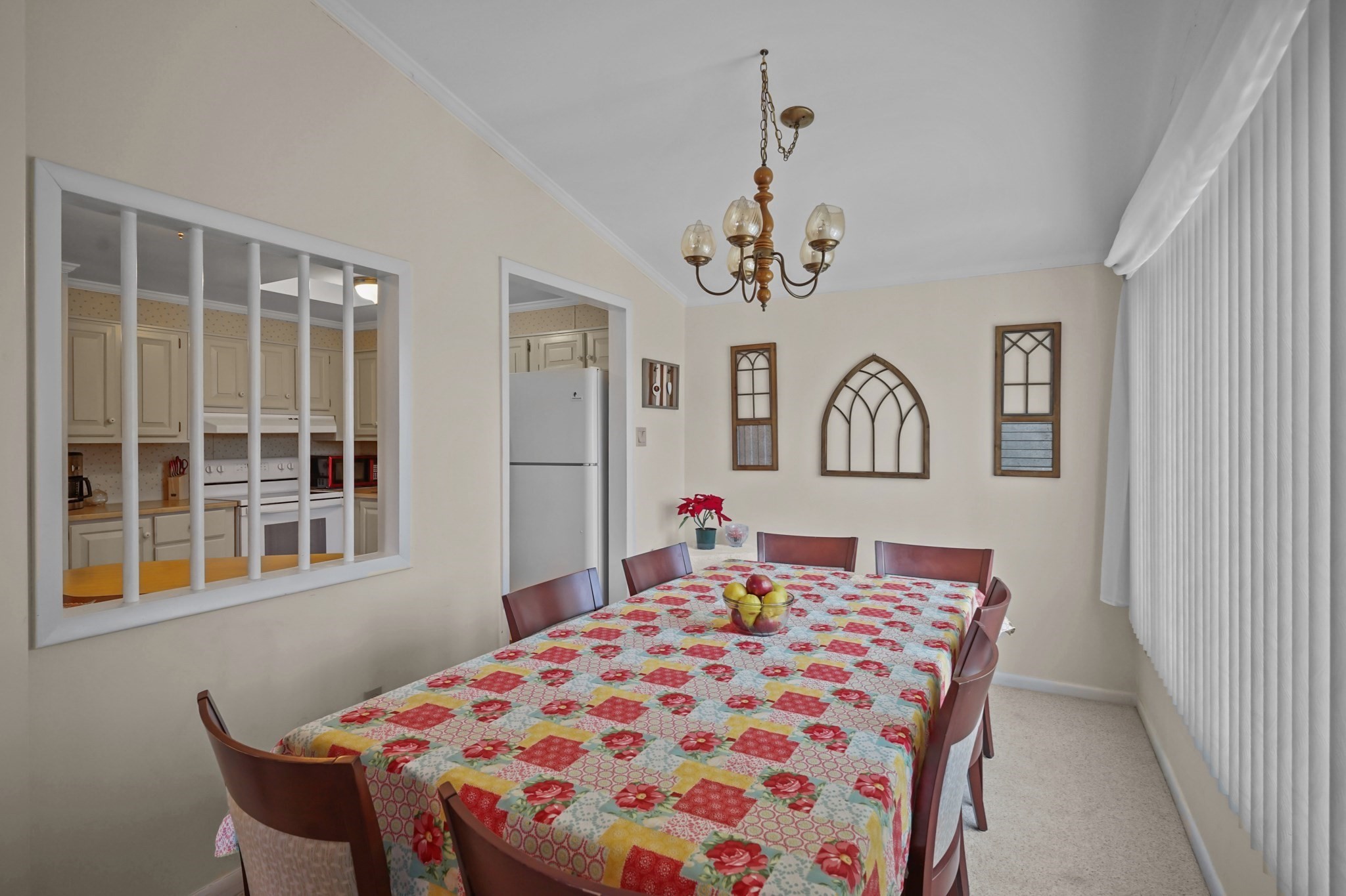 47 Castle Road Attleboro, MA 02703 - Photo 10 of 32 Gallery Image 10