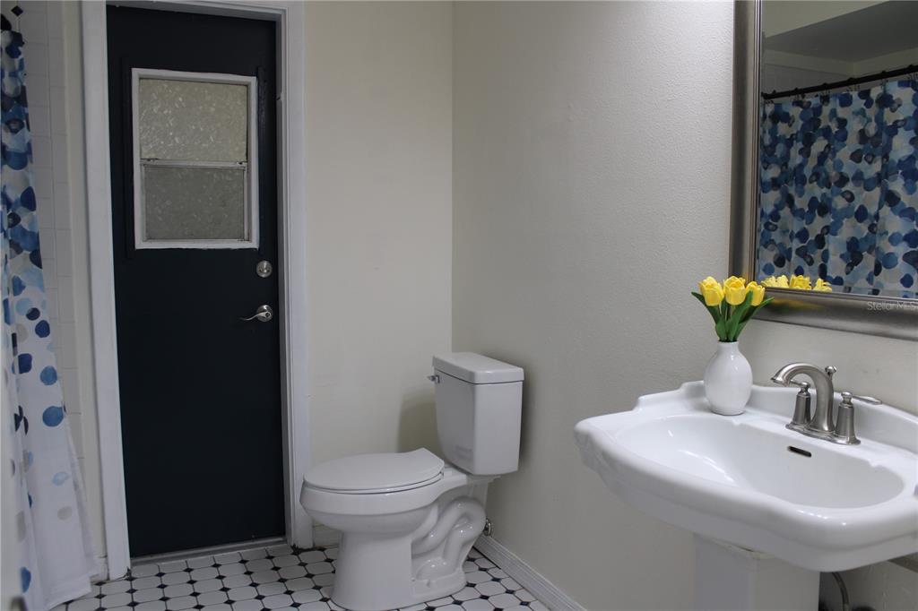 627 Prairie Lane Altamonte Springs, FL 32714 - Photo 24 of 32 a bathroom with a sink and a toilet