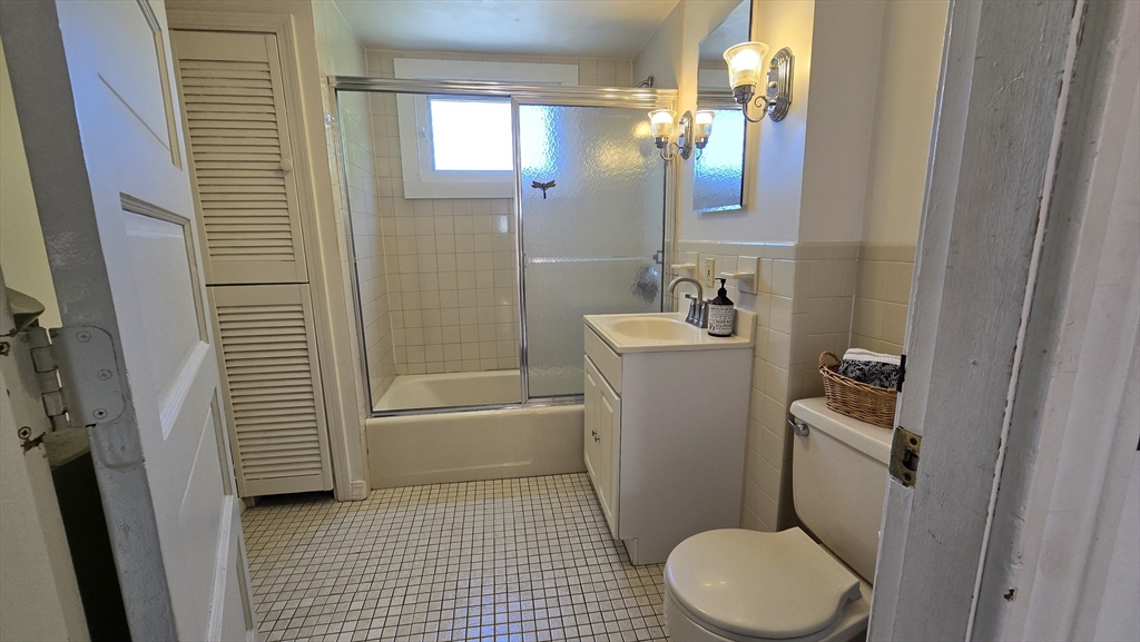 19 Denmark Street Worcester, MA 01605 - Photo 12 of 38