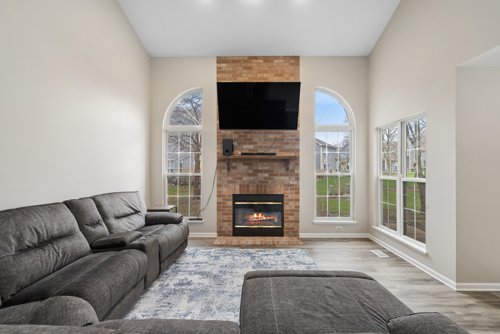 713 Bent Ridge Lane Elgin, IL 60120 - Photo 2 of 23