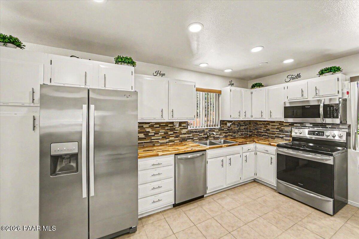 2182 West Mountain Laurel Road Prescott, AZ 86303 - Photo 7 of 25 Kitchen
