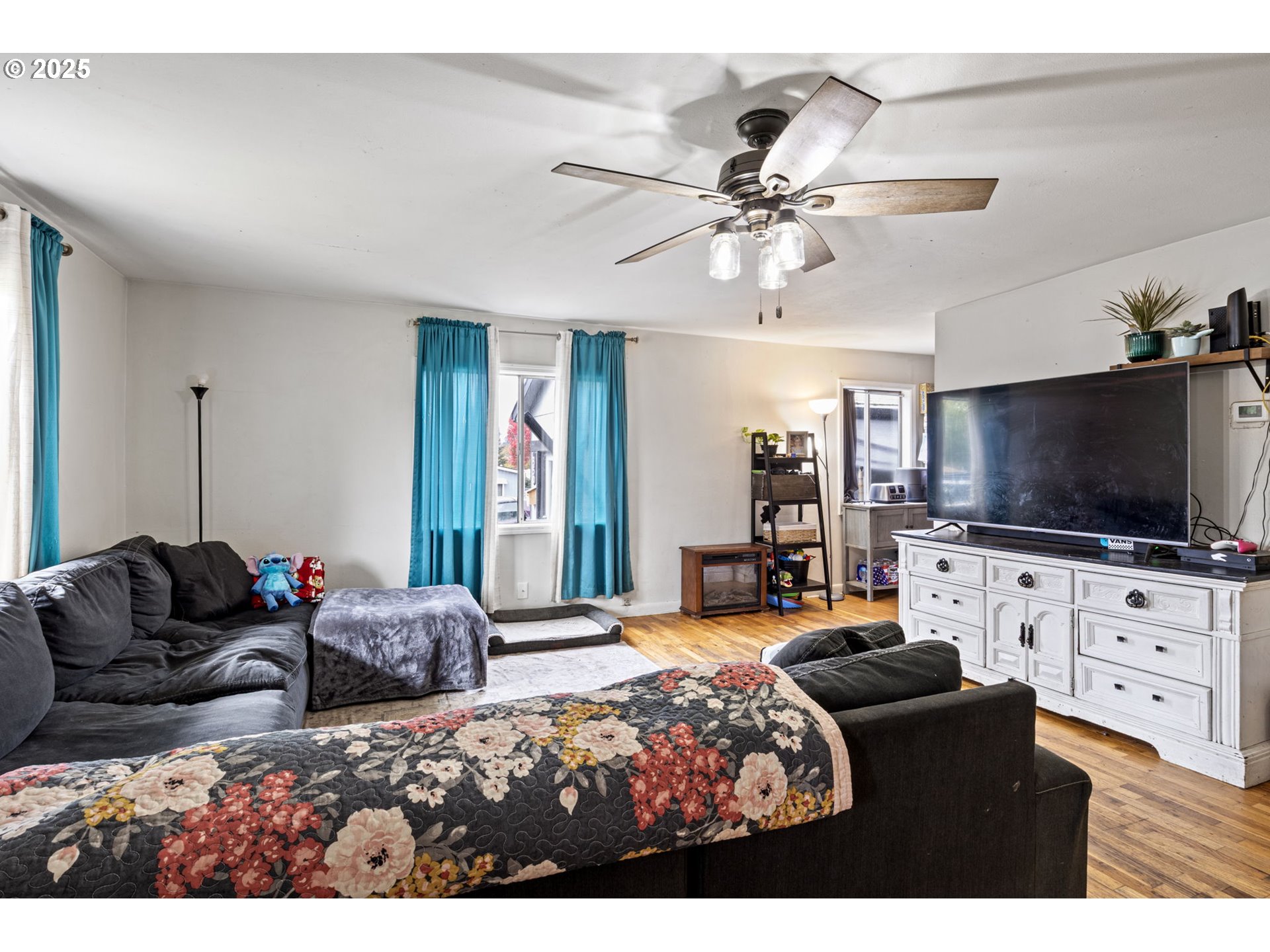 350 Park Street Winston, OR 97496 - Photo 4 of 25 a bedroom with furniture and a flat screen tv