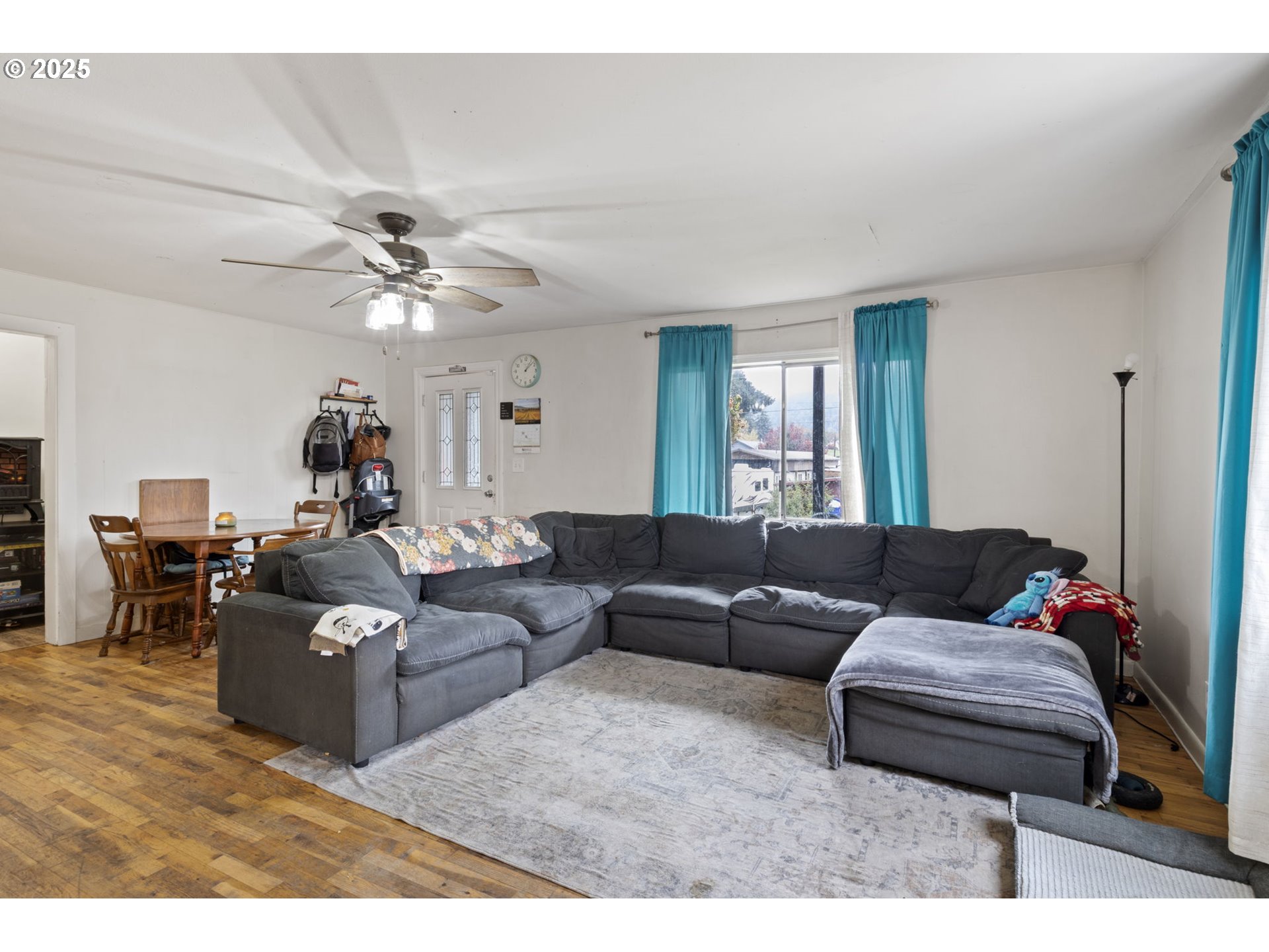 350 Park Street Winston, OR 97496 - Photo 5 of 25 a living room with furniture and wooden floor