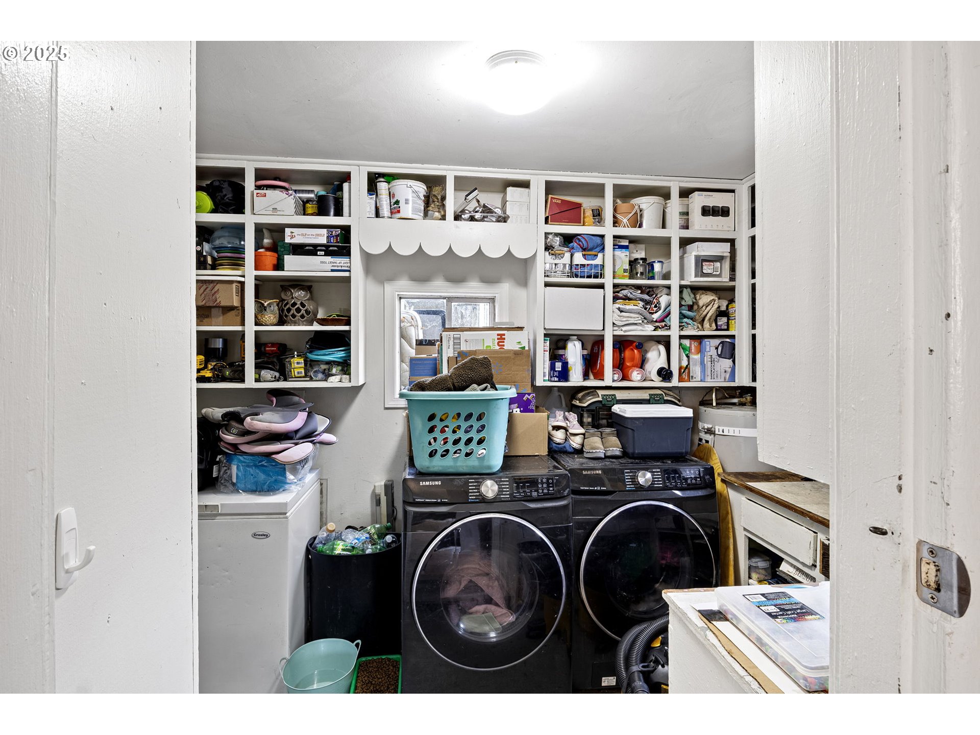 350 Park Street Winston, OR 97496 - Photo 8 of 25 a view of washer and dryer in a utility room