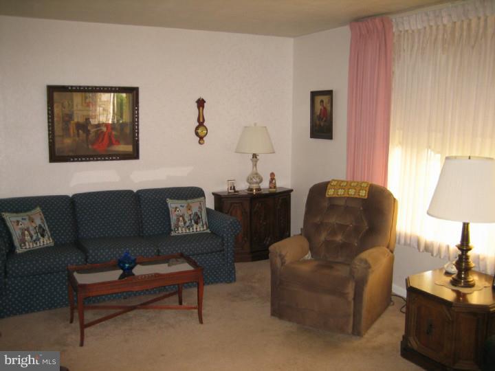 3129 Welsh Road Philadelphia, PA 19136 - Photo 18 of 19 Living Room