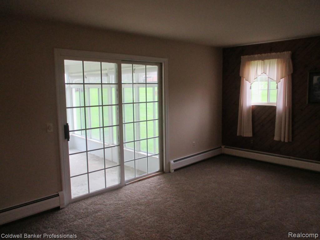 2033 Indian Road Lapeer, MI 48446 - Photo 26 of 55 Family room.jpg