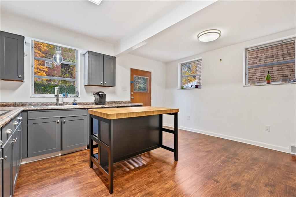33 East Roseridge Street Pittsburgh, PA 15202 - Photo 11 of 24 Gallery Image 11