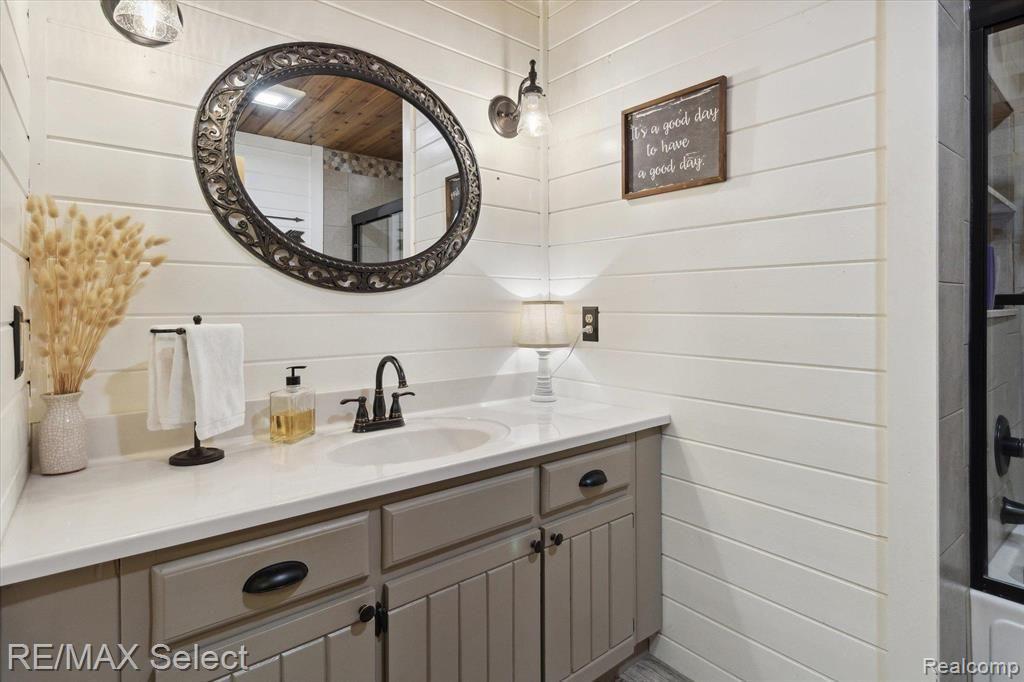 8228 Center Road Fenton, MI 48430 - Photo 28 of 36