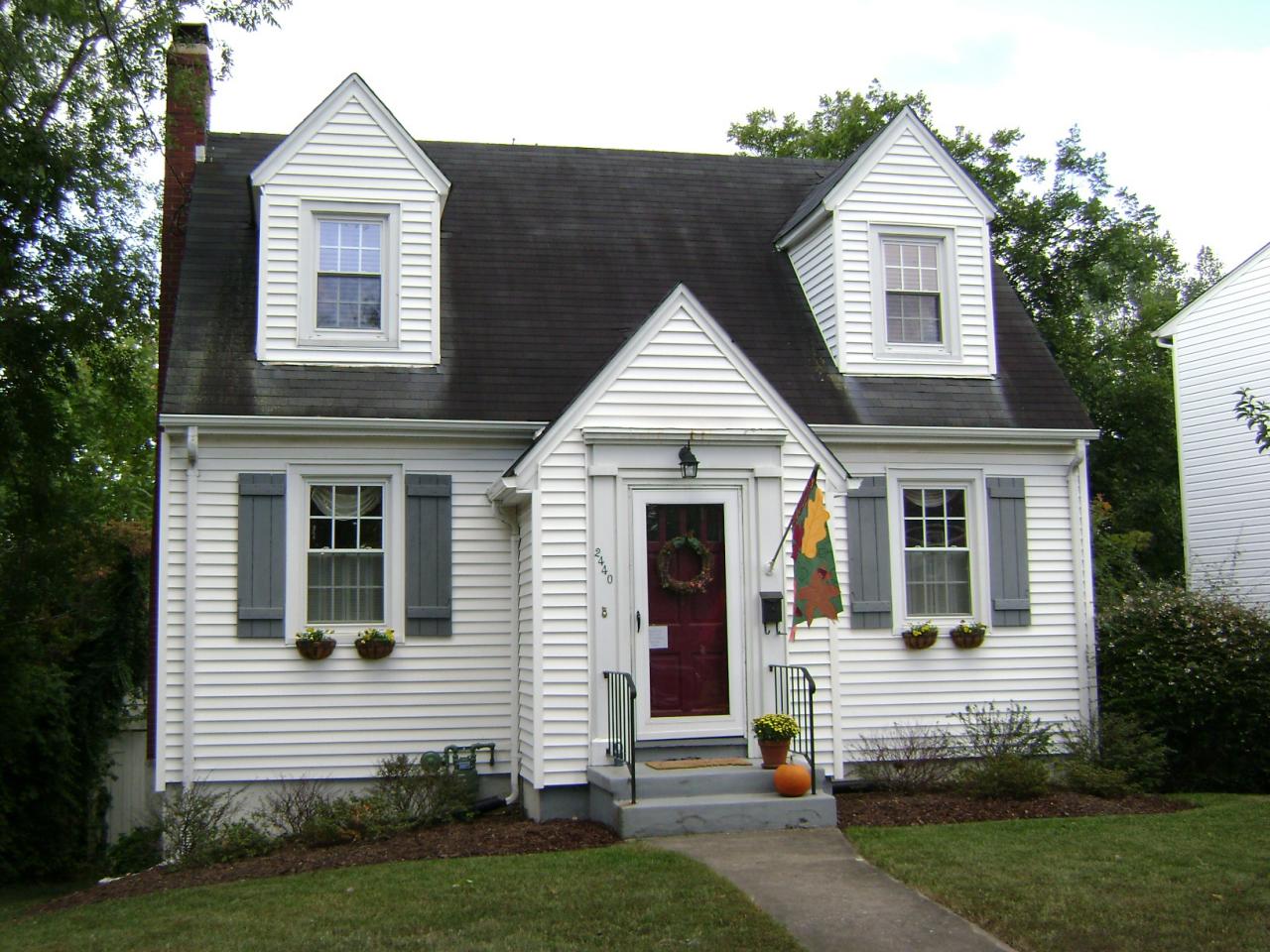 2440 Tillett Road Southwest Roanoke, VA 24015 - Photo 1 of 8 FRONT VIEW