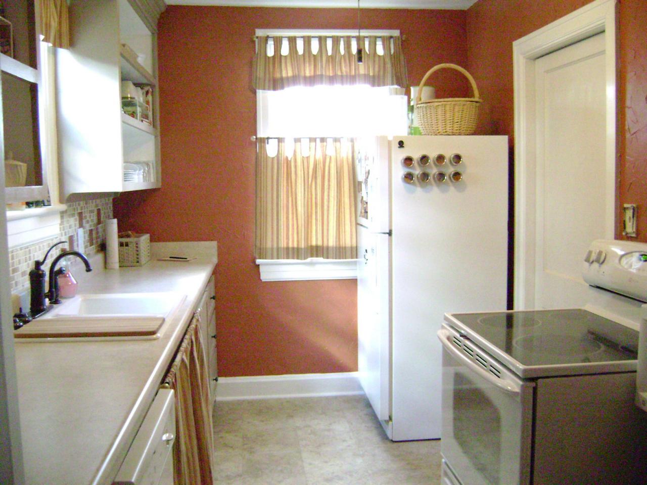 2440 Tillett Road Southwest Roanoke, VA 24015 - Photo 4 of 8 KITCHEN