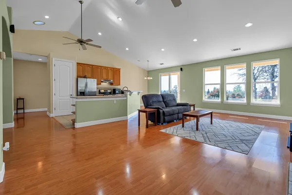 $619,700 | 370 River Park Drive, Redding, CA 96003