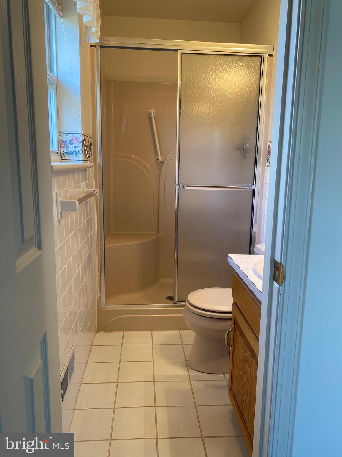 905 Chatfield Road Warrington, PA 18976 - Photo 28 of 36 full master bathroom