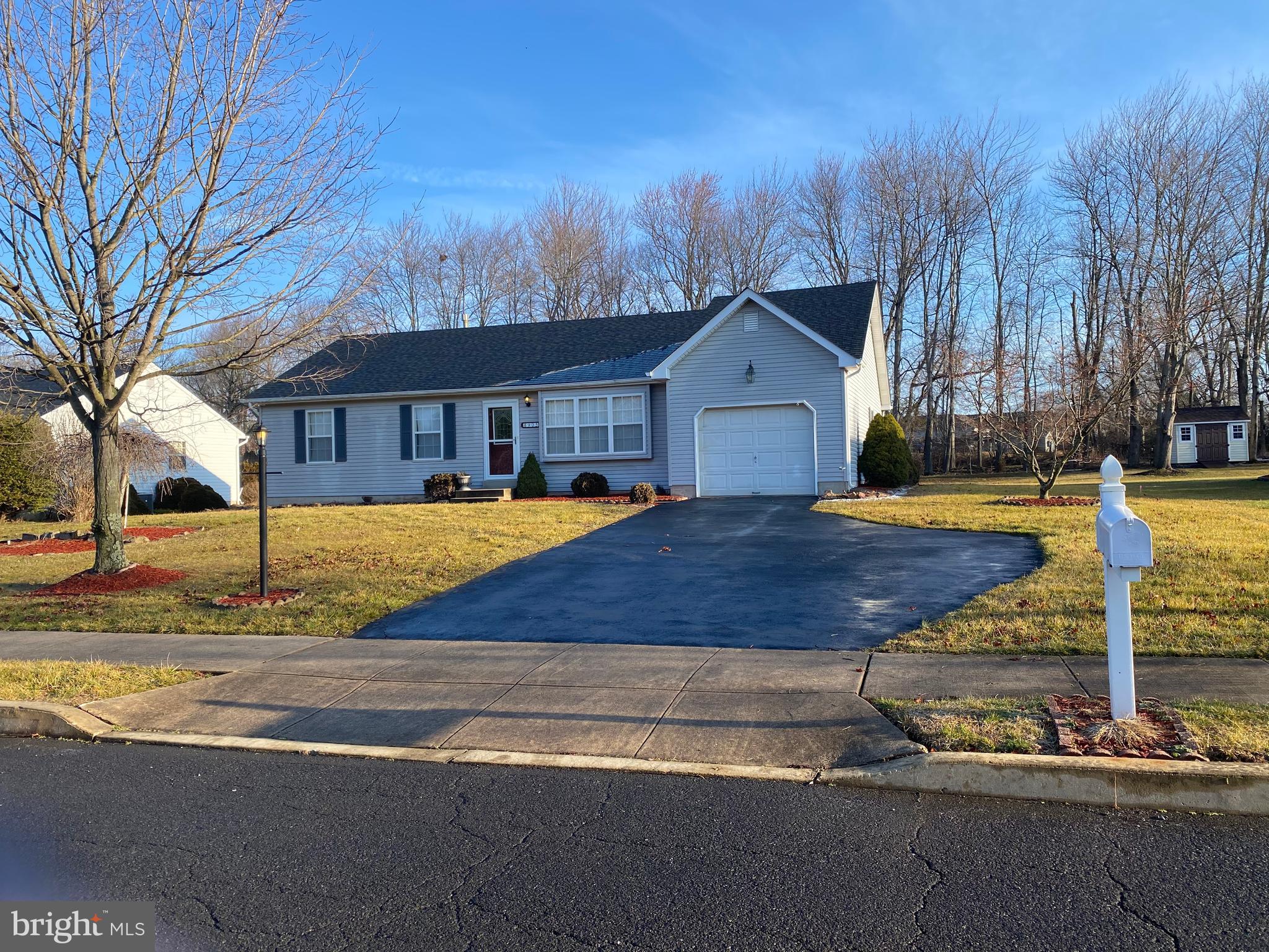 905 Chatfield Road Warrington, PA 18976 - Photo 4 of 36 extra large driveway
