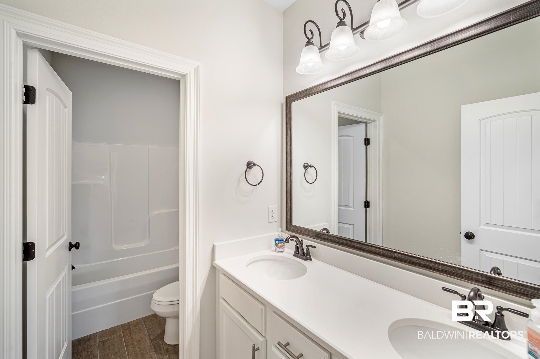 9997 Dunleith Loop Daphne, AL 36526 - Photo 21 of 29 Guest Bathroom