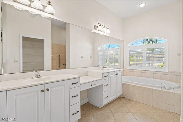 $3,800 | 2822 Southwest 49th Terrace, Cape Coral, FL 33914