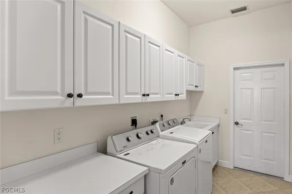 $3,800 | 2822 Southwest 49th Terrace, Cape Coral, FL 33914