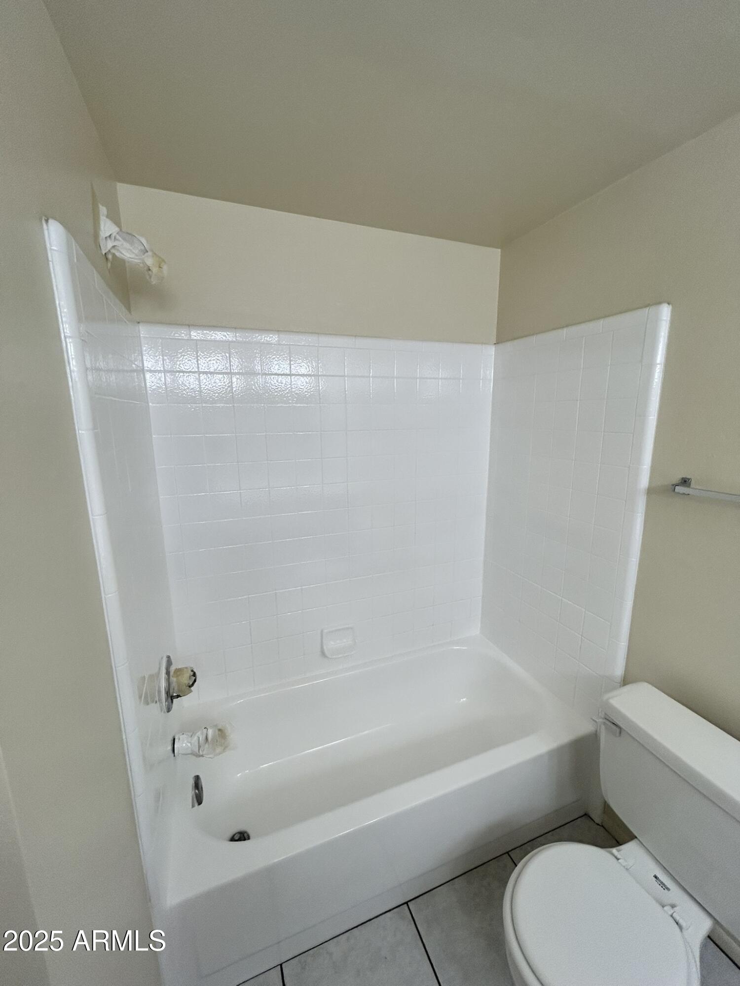 2120 North Yucca Court Chandler, AZ 85224 - Photo 24 of 32 a bathroom with a bathtub and a toilet
