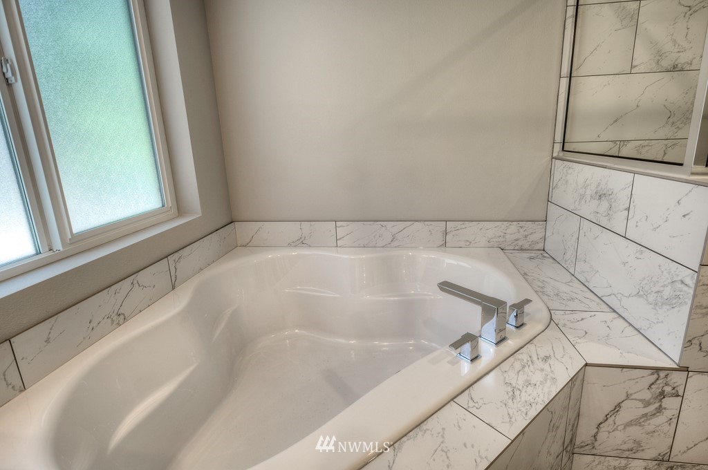 118 194th Place Southwest, Unit 5 Bothell, WA 98012 - Photo 6 of 16