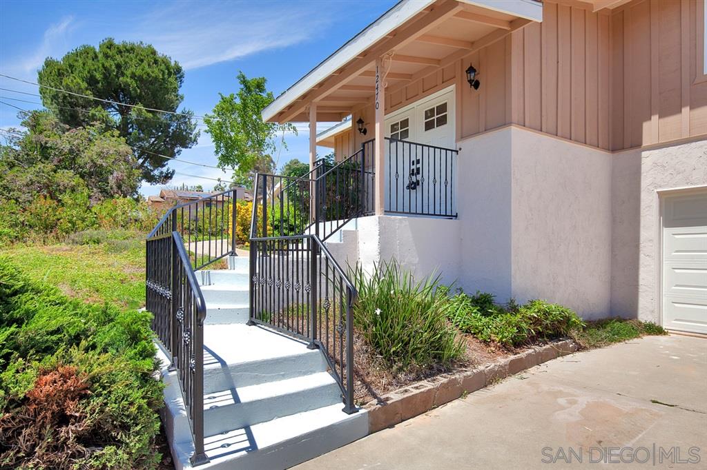 12470 Gay Rio Drive Lakeside, CA 92040 - Photo 2 of 24 Gallery Image 2