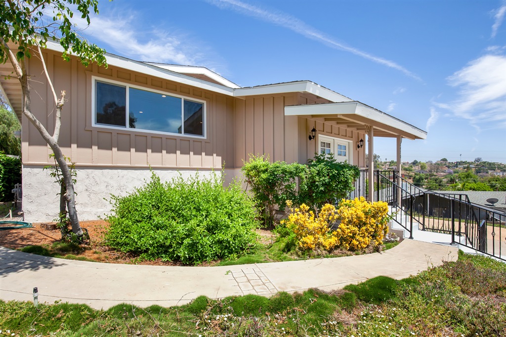 12470 Gay Rio Drive Lakeside, CA 92040 - Photo 3 of 24 Gallery Image 3