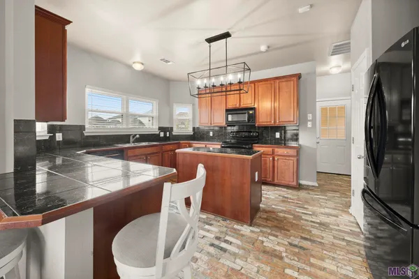 $318,500 | 36385 Crestway Avenue, Geismar, LA 70734