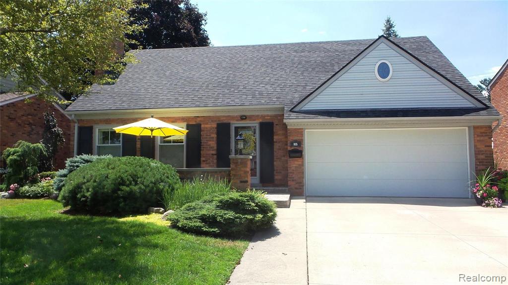 905 Cook Road Grosse Pointe Woods, MI 48236 - Photo 1 of 38