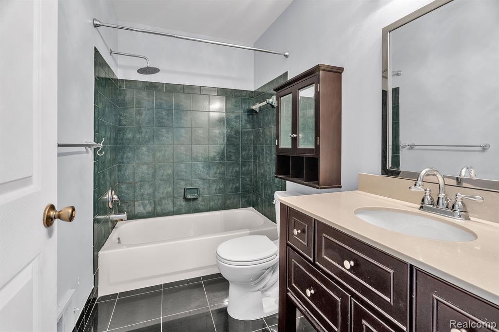 6573 Poppleton Road Canton, MI 48187 - Photo 31 of 39 6573 29
