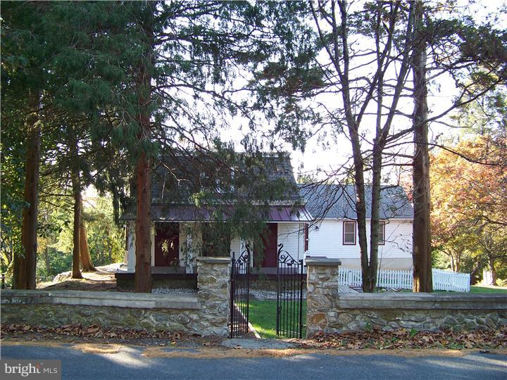 3208 Mannerchor Road Reading, PA 19605 - Photo 3 of 25