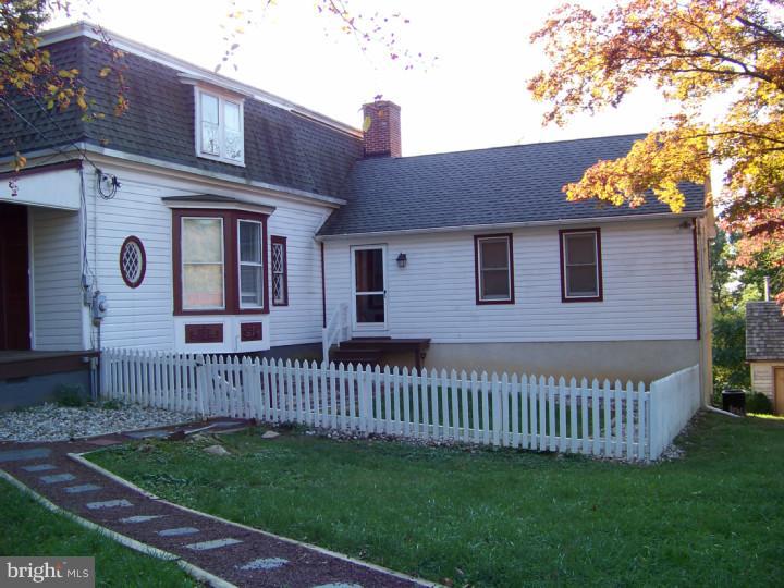 3208 Mannerchor Road Reading, PA 19605 - Photo 4 of 25