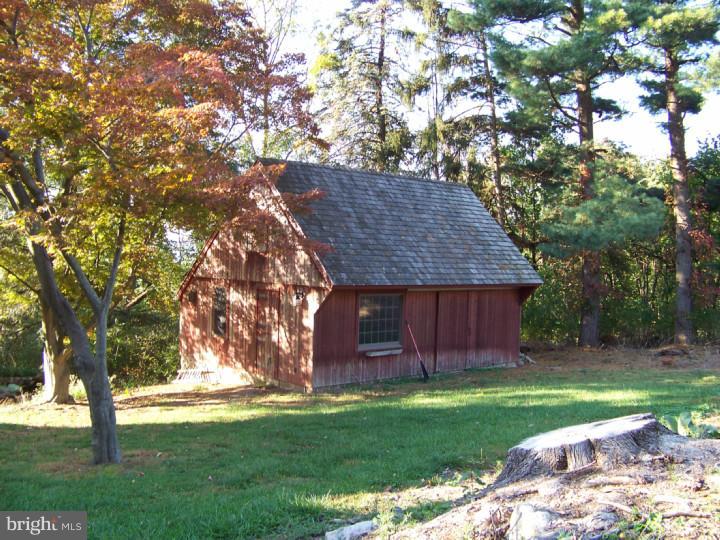 3208 Mannerchor Road Reading, PA 19605 - Photo 7 of 25