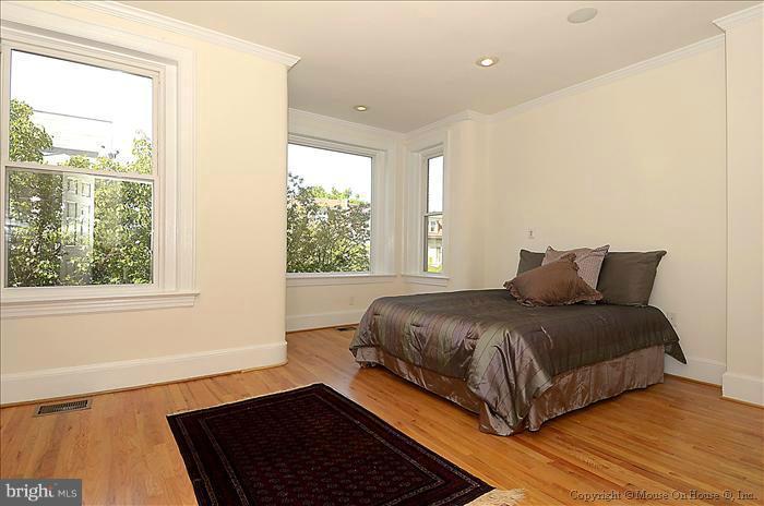2719 Ontario Road Northwest Washington, DC 20009 - Photo 2 of 30 Bath (Master)