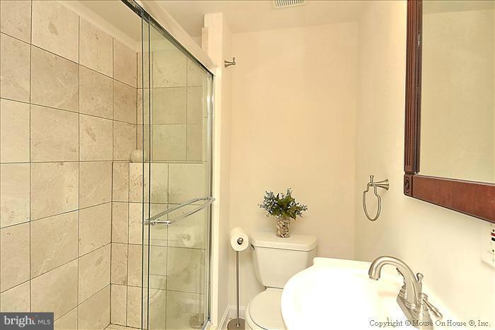 2719 Ontario Road Northwest Washington, DC 20009 - Photo 9 of 30 Third floor bath