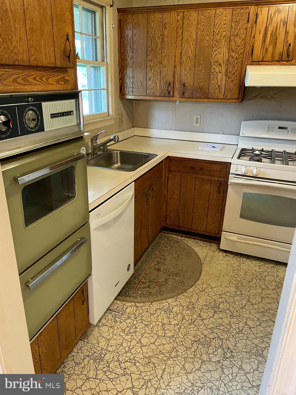 3811 Winterset Drive Annandale, VA 22003 - Photo 5 of 50 Kitchen with 3 ovens