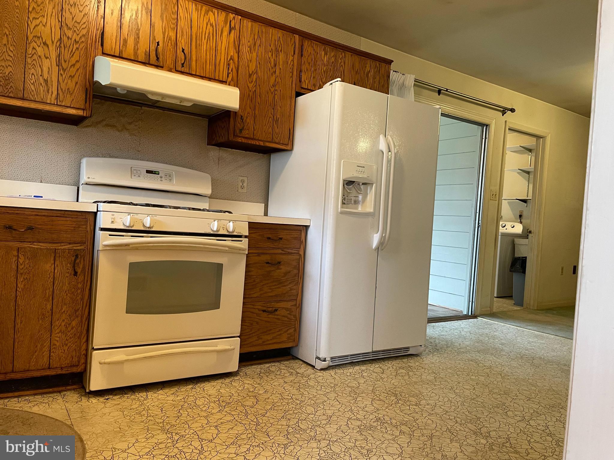 3811 Winterset Drive Annandale, VA 22003 - Photo 6 of 50 Kitchen to Breakfast