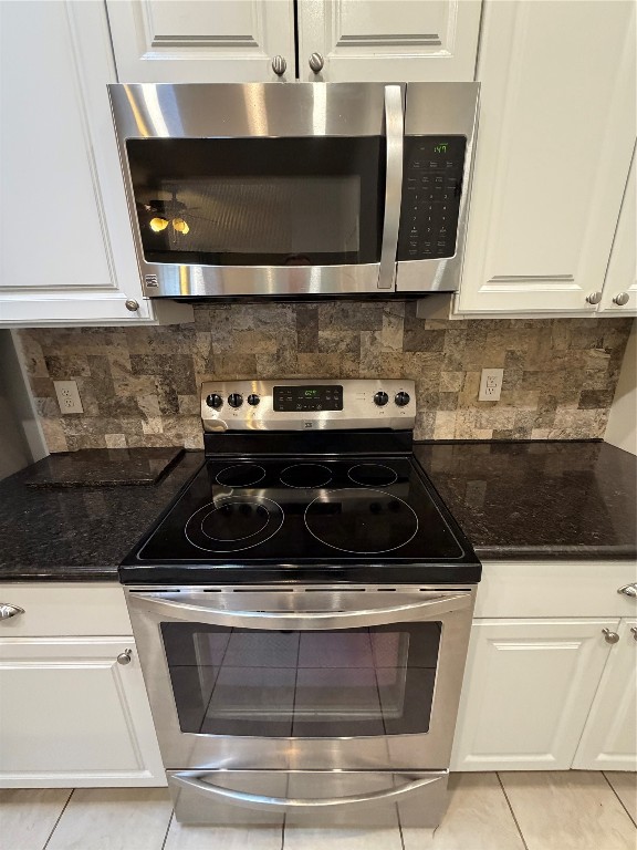 2425 Augusta Drive, Unit 36 Houston, TX 77057 - Photo 13 of 24 a stove top oven sitting inside of a kitchen