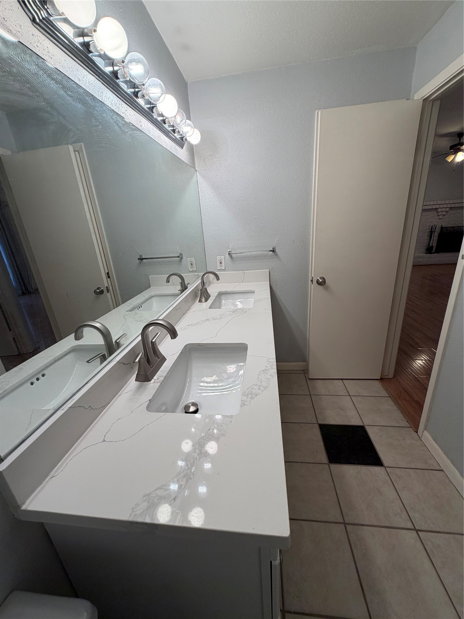 2425 Augusta Drive, Unit 36 Houston, TX 77057 - Photo 17 of 24 a bathroom with a sink and mirror