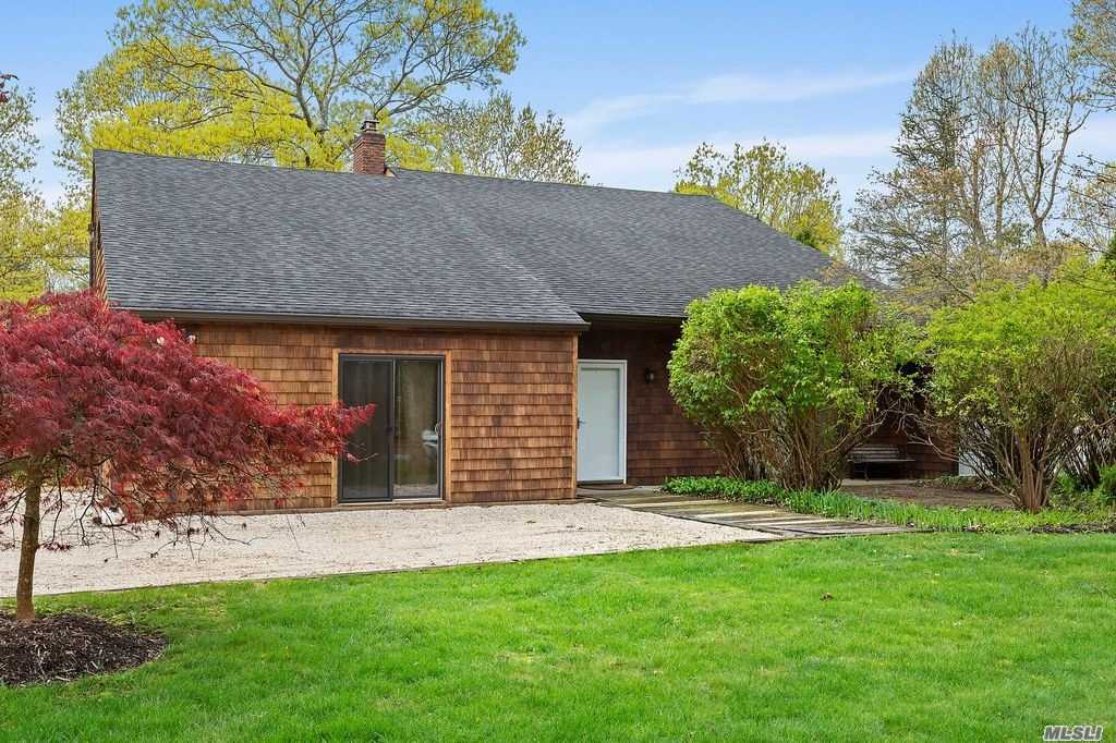 40 North Quarter Road Westhampton, NY 11977 - Photo 1 of 1 front view of a house with a yard
