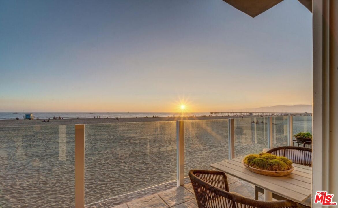 3711 Ocean Front Walk, Unit 2 Marina del Rey, CA 90292 - Photo 14 of 34 Gallery Image 14