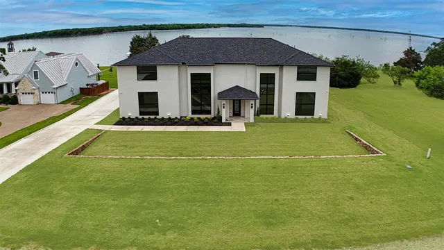 a view of an house with backyard space and balcony