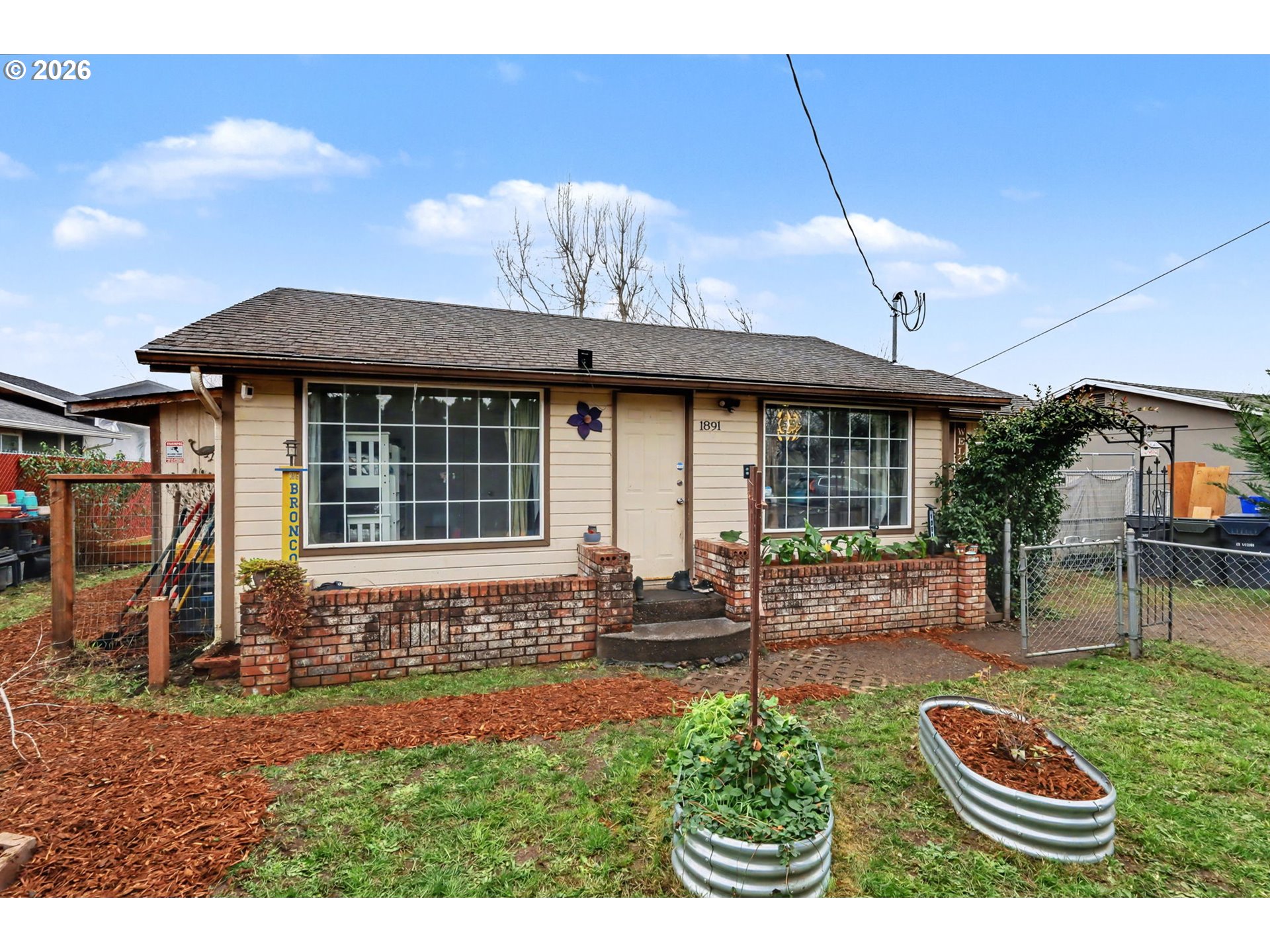 1891 Scott Road Springfield, OR 97477 - Photo 5 of 38 a front view of a house with garden