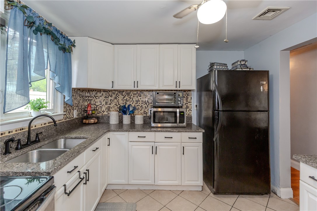 143 Duncan Road Warwick, RI 02886 - Photo 11 of 29 Kitchen
