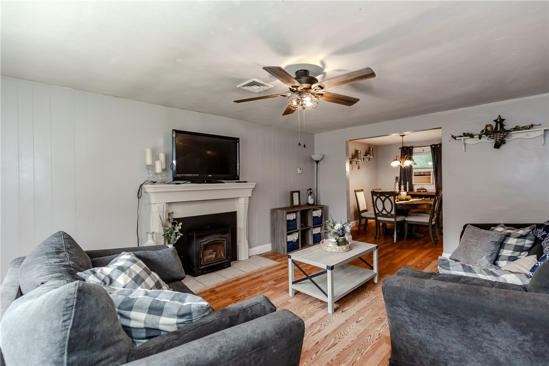 143 Duncan Road Warwick, RI 02886 - Photo 6 of 29 Living room