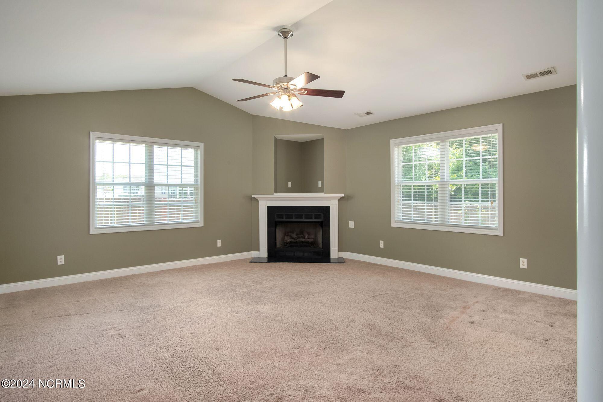 401 Conner Grant Road New Bern, NC 28562 - Photo 10 of 25 Living Room