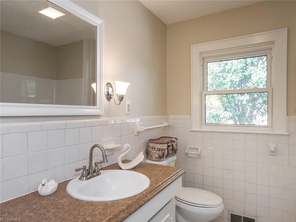 618 Rockspring Road High Point, NC 27262 - Photo 23 of 30 Gallery Image 23