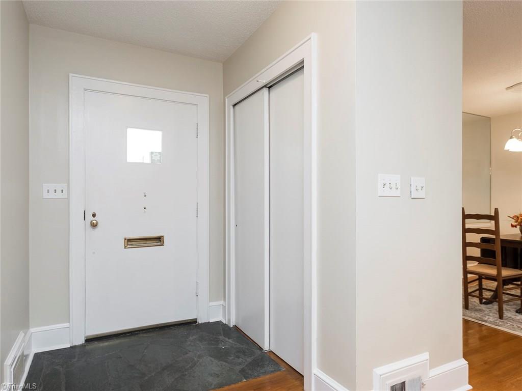618 Rockspring Road High Point, NC 27262 - Photo 4 of 30 Gallery Image 4