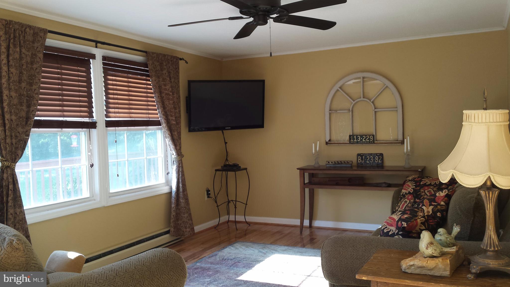 2846 Mauzy Road Berkeley Springs, WV 25411 - Photo 6 of 29 Living Room